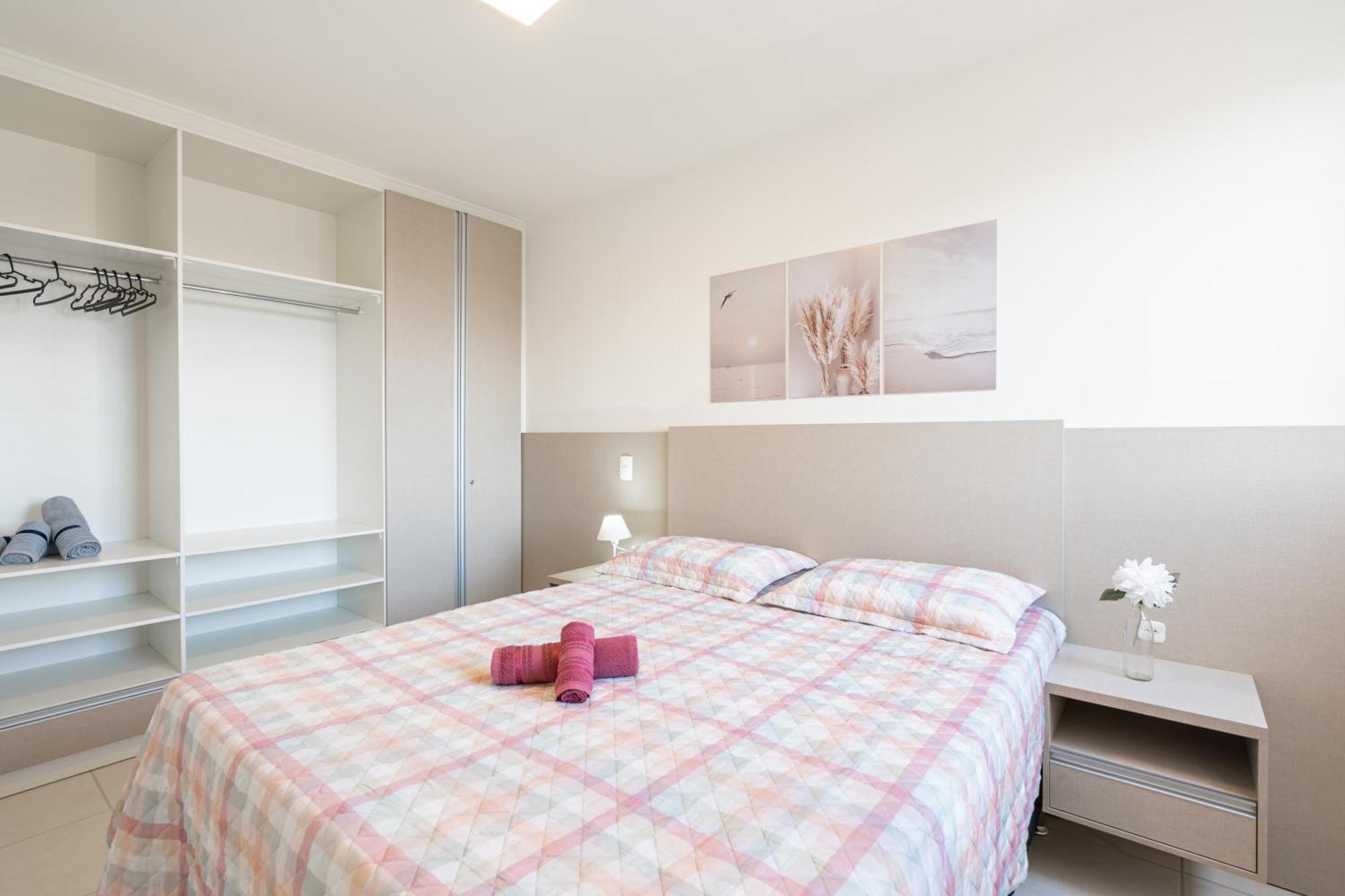 Apartamentos Completos A 15Min Beto Carreiro Com Wi-Fi Churrasqueira Em Condominio Com Piscina Portaria 24H Ideal Para Familia Piçarras Quarto foto