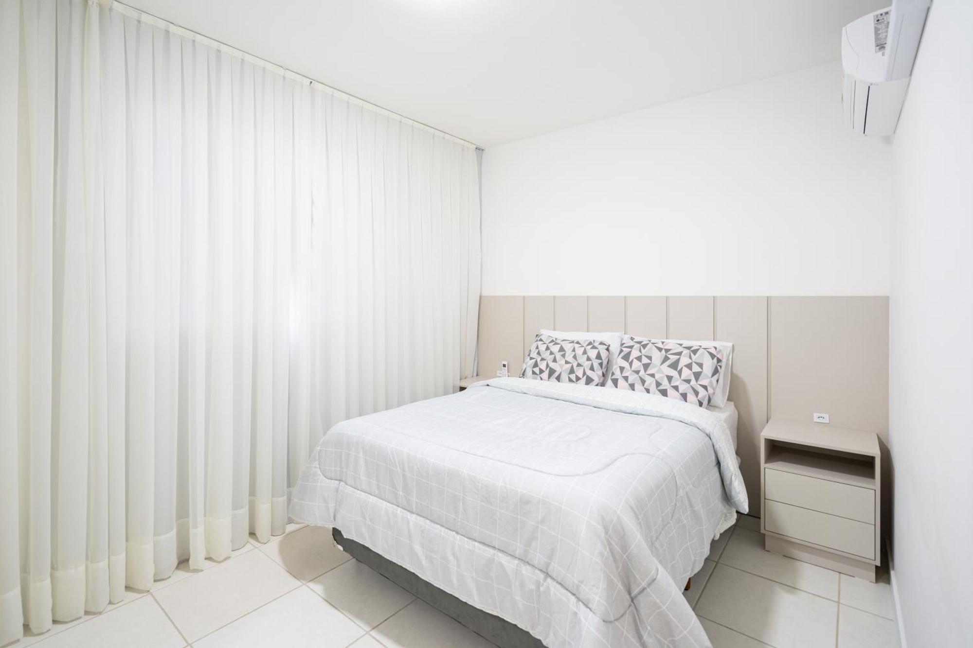 Apartamentos Completos A 15Min Beto Carreiro Com Wi-Fi Churrasqueira Em Condominio Com Piscina Portaria 24H Ideal Para Familia Piçarras Quarto foto